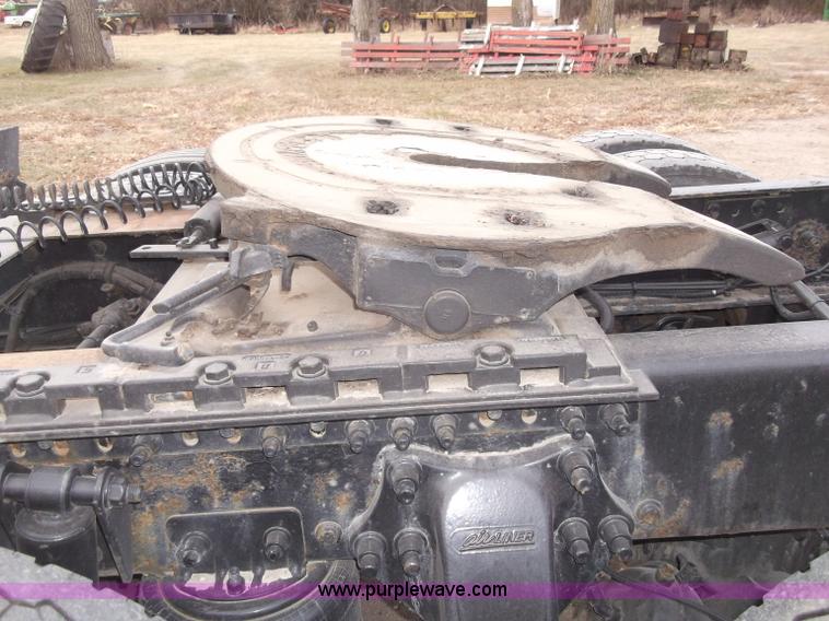 image for item B5076 2004 Freightliner ST120 semi truck