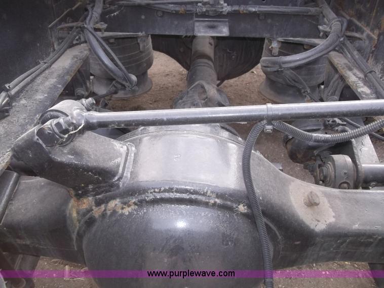 image for item B5076 2004 Freightliner ST120 semi truck