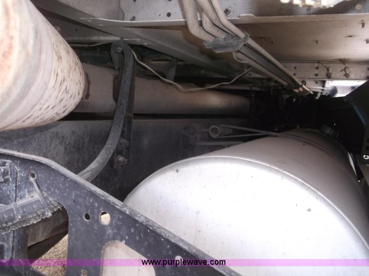 image for item B5076 2004 Freightliner ST120 semi truck