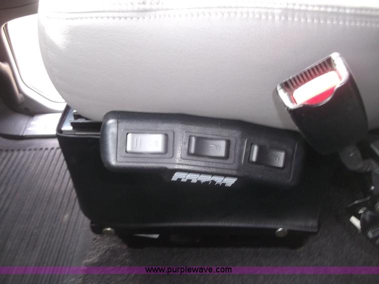 image for item B5076 2004 Freightliner ST120 semi truck