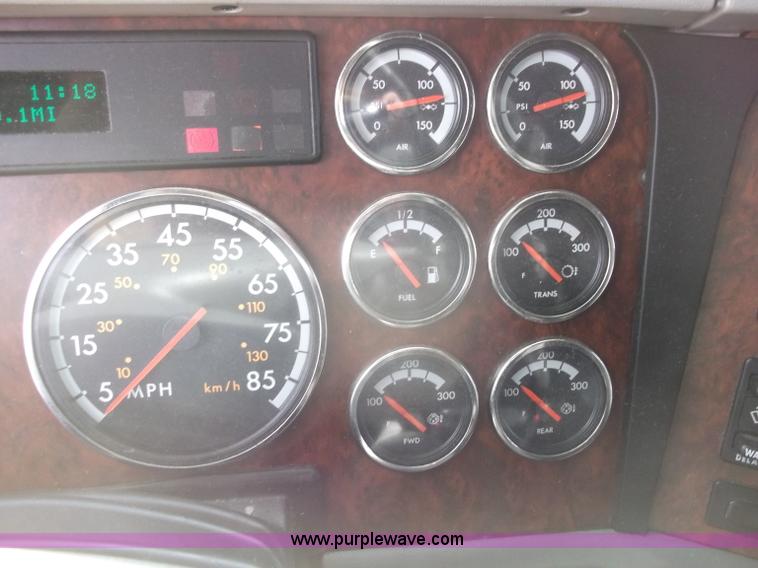 image for item B5076 2004 Freightliner ST120 semi truck