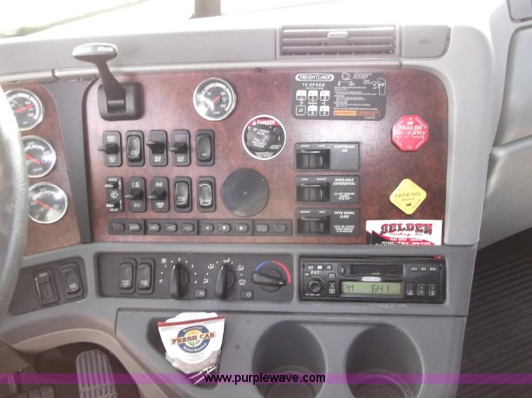 image for item B5076 2004 Freightliner ST120 semi truck