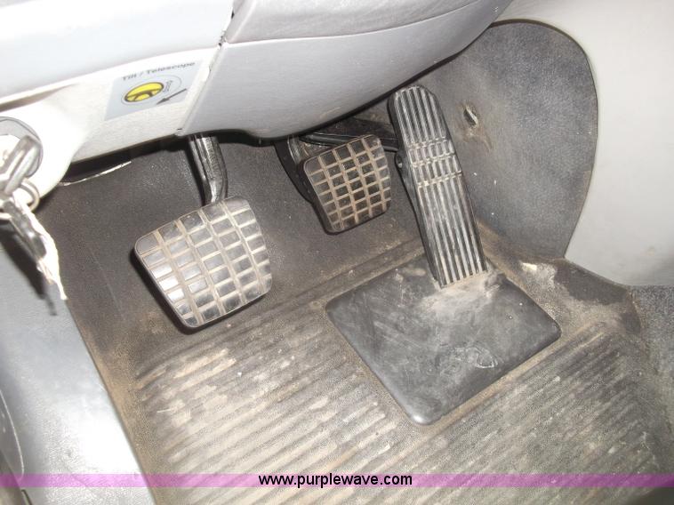 image for item B5076 2004 Freightliner ST120 semi truck