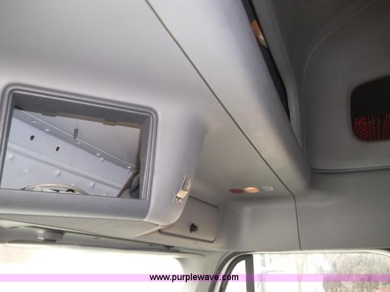 image for item B5076 2004 Freightliner ST120 semi truck