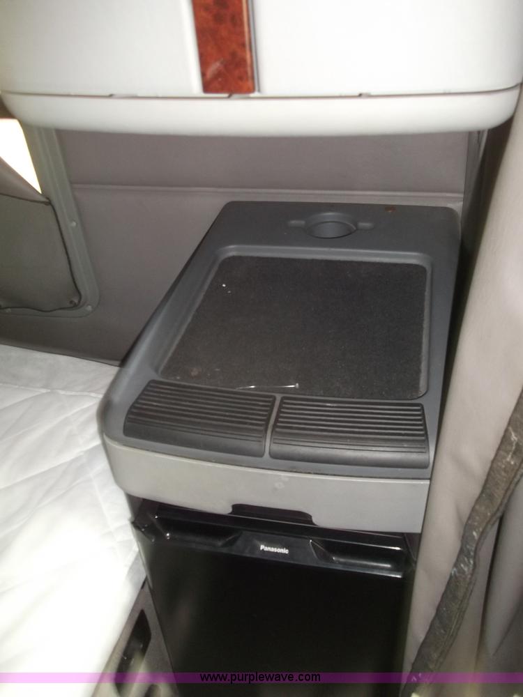 image for item B5076 2004 Freightliner ST120 semi truck