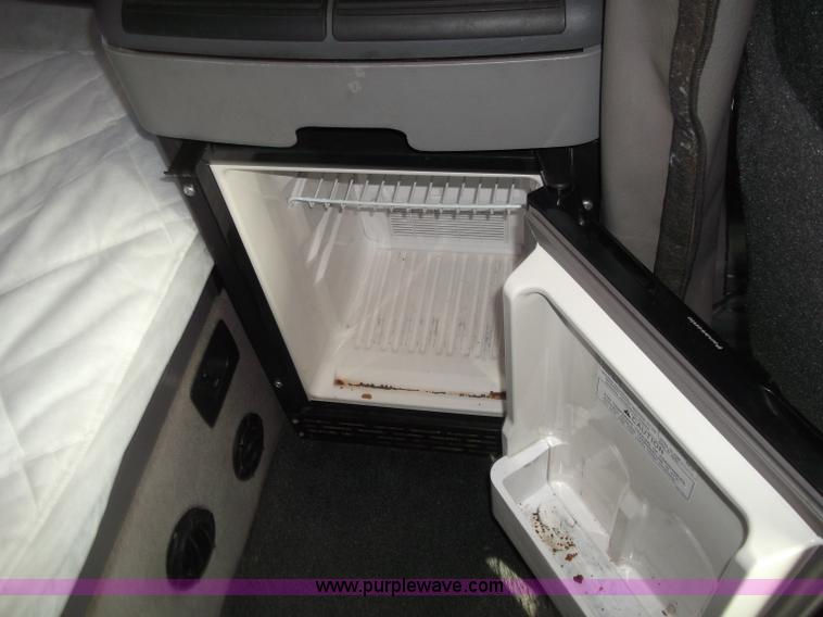 image for item B5076 2004 Freightliner ST120 semi truck