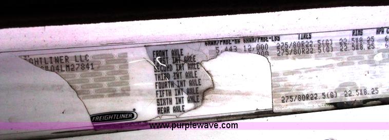 image for item B5076 2004 Freightliner ST120 semi truck