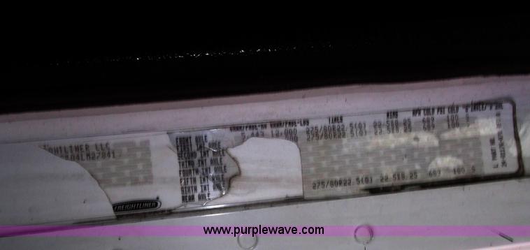 image for item B5076 2004 Freightliner ST120 semi truck