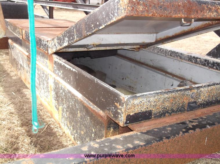 image for item B5077 2007 Kaufman W56 Wedge fifth wheel car hauler