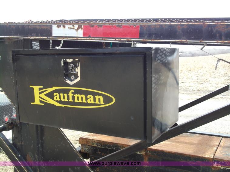 image for item B5077 2007 Kaufman W56 Wedge fifth wheel car hauler