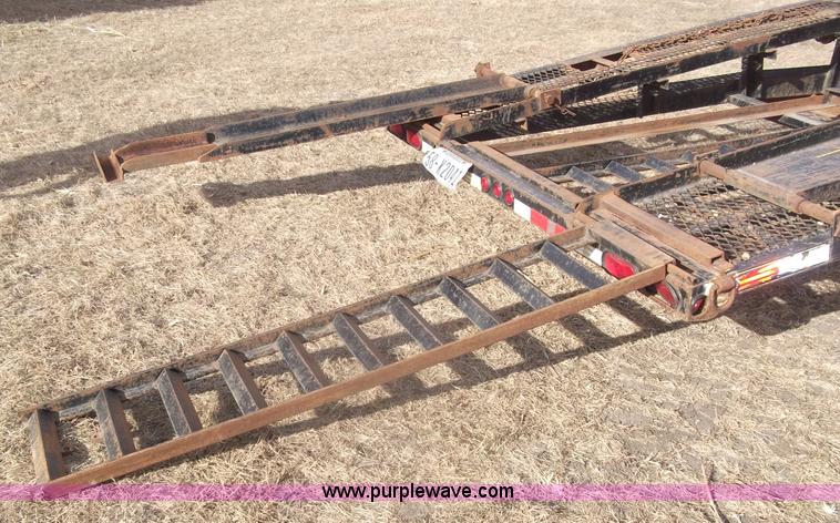 image for item B5077 2007 Kaufman W56 Wedge fifth wheel car hauler