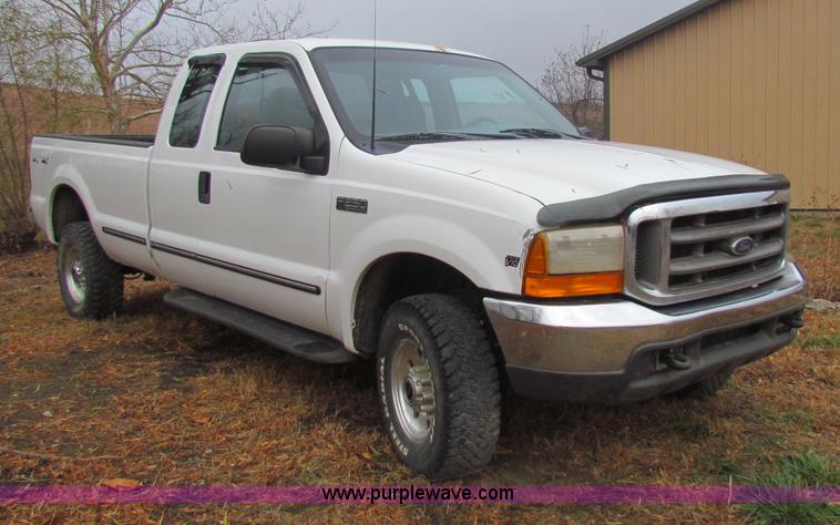 image for item B7014 1999 Ford F250 XLT Super Duty  pickup truck