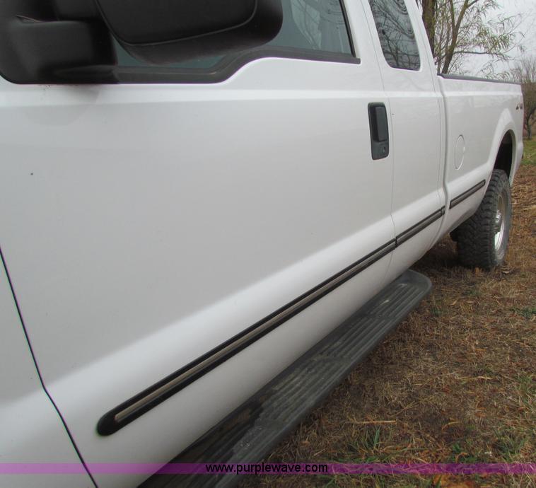 image for item B7014 1999 Ford F250 XLT Super Duty  pickup truck