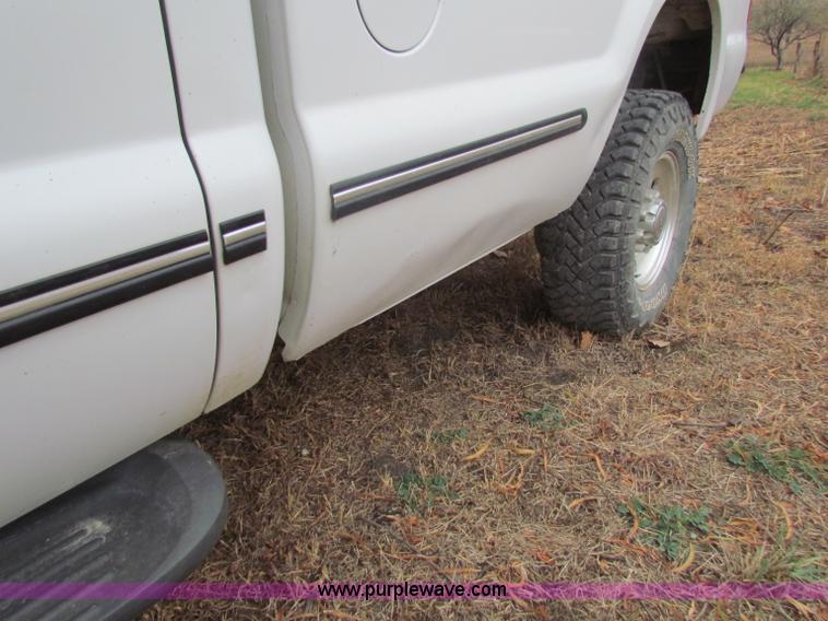 image for item B7014 1999 Ford F250 XLT Super Duty  pickup truck