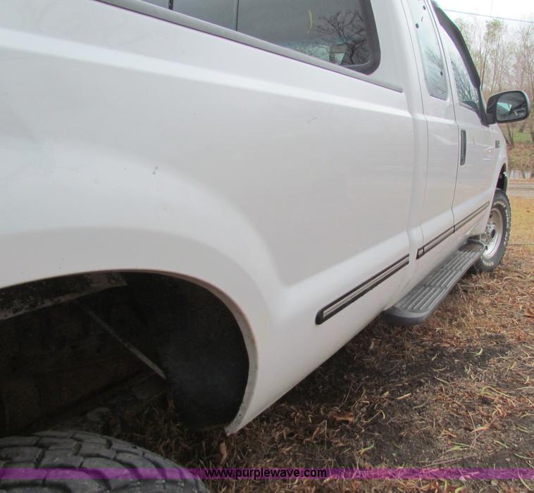 image for item B7014 1999 Ford F250 XLT Super Duty  pickup truck