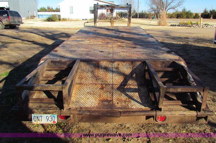 image for item B7028 1979 Gold 20' gooseneck trailer