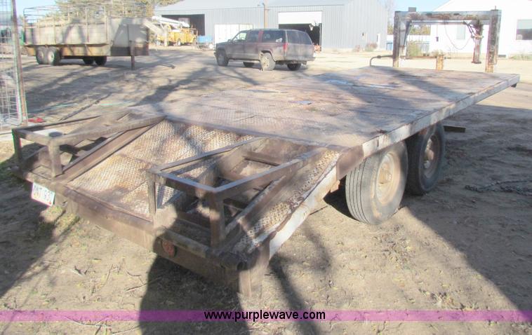 image for item B7028 1979 Gold 20' gooseneck trailer