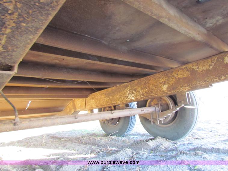 image for item B7028 1979 Gold 20' gooseneck trailer