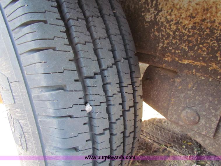 image for item B7028 1979 Gold 20' gooseneck trailer