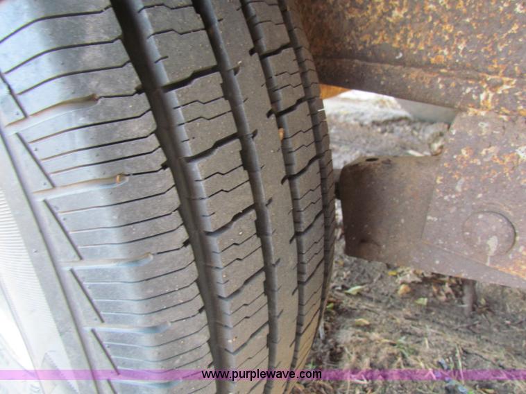 image for item B7028 1979 Gold 20' gooseneck trailer