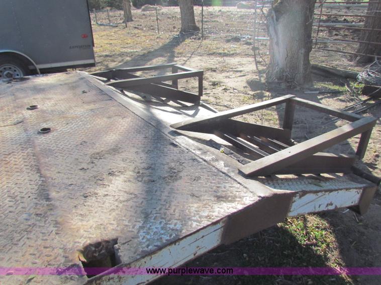 image for item B7028 1979 Gold 20' gooseneck trailer