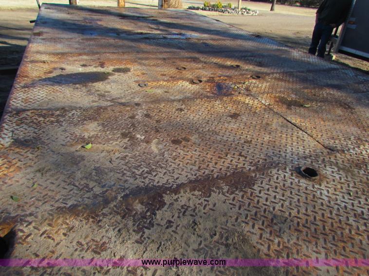 image for item B7028 1979 Gold 20' gooseneck trailer