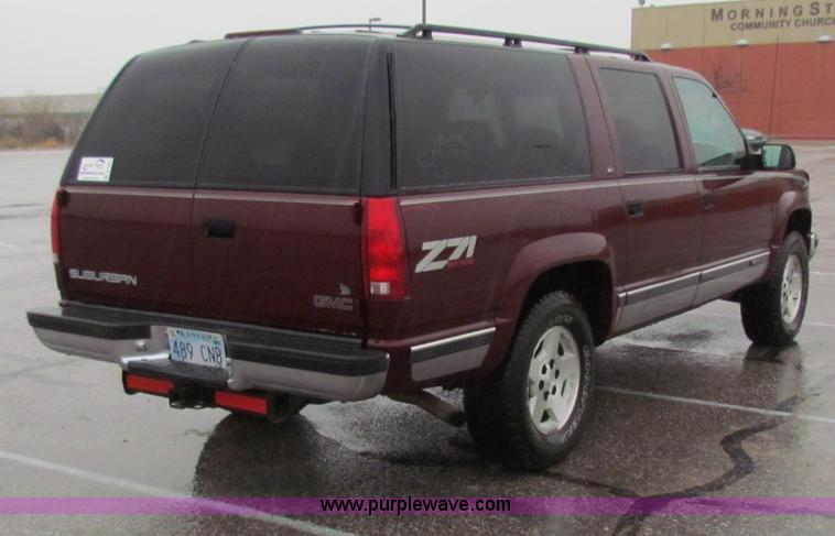 image for item B7044 1998 GMC Suburban SUV