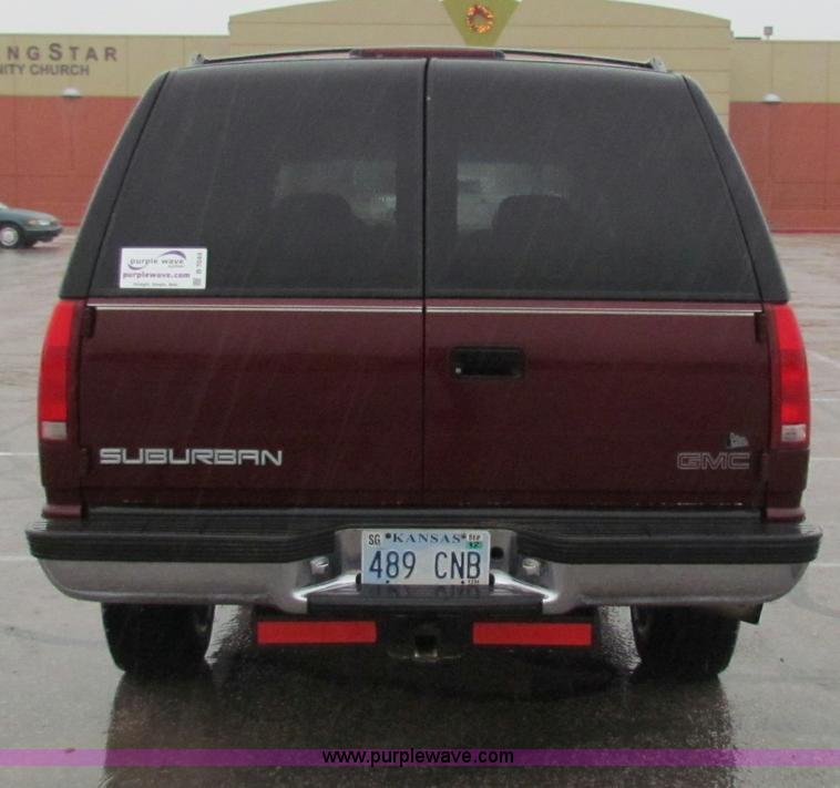 image for item B7044 1998 GMC Suburban SUV
