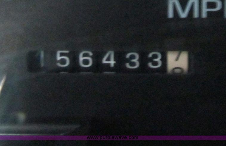 image for item B7044 1998 GMC Suburban SUV