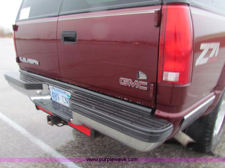 image for item B7044 1998 GMC Suburban SUV