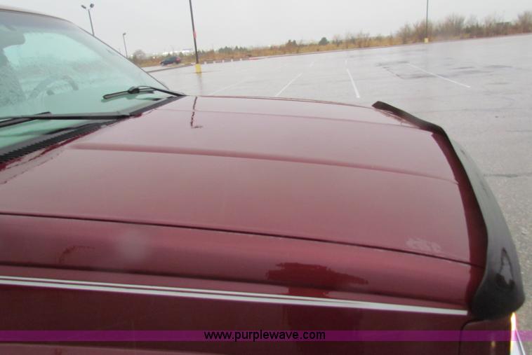 image for item B7044 1998 GMC Suburban SUV