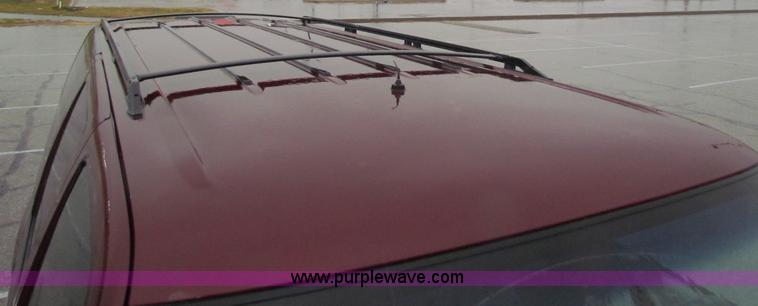 image for item B7044 1998 GMC Suburban SUV