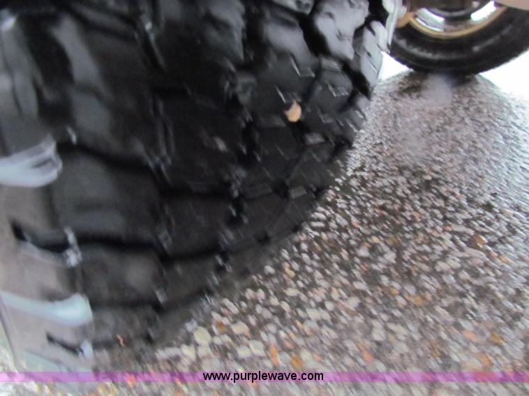 image for item B7044 1998 GMC Suburban SUV