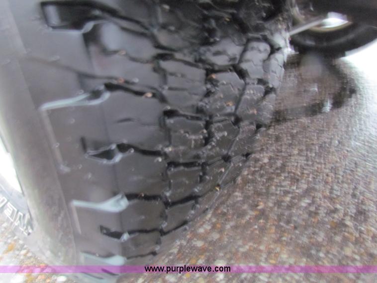 image for item B7044 1998 GMC Suburban SUV