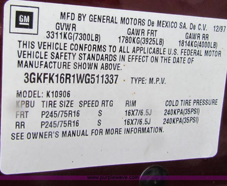 image for item B7044 1998 GMC Suburban SUV