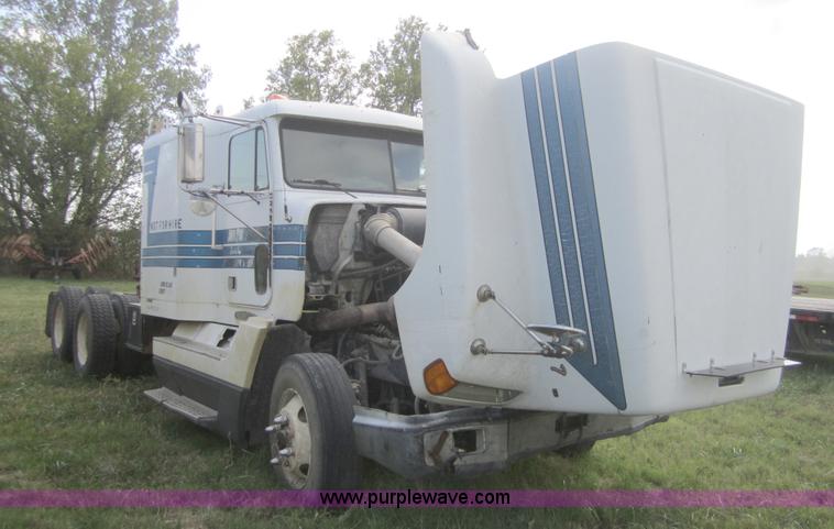 image for item C5085 1994 Freightliner FLD semi truck