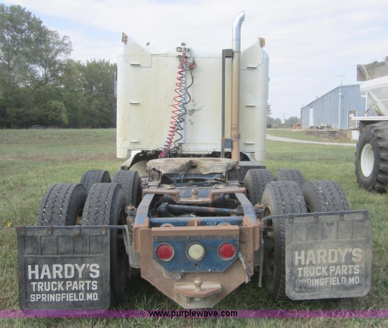 image for item C5085 1994 Freightliner FLD semi truck