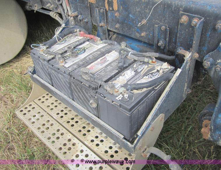 image for item C5085 1994 Freightliner FLD semi truck