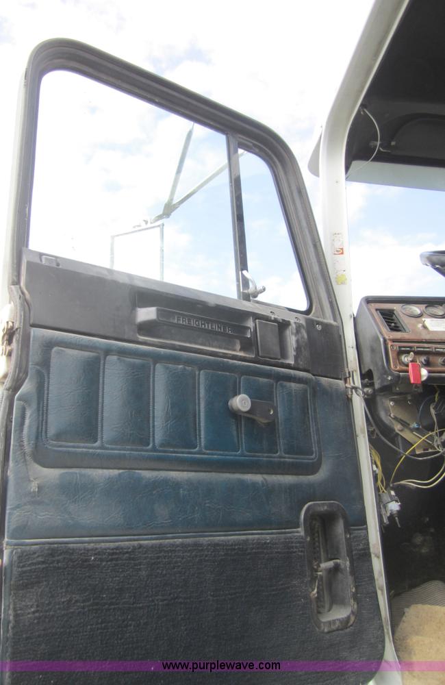 image for item C5085 1994 Freightliner FLD semi truck