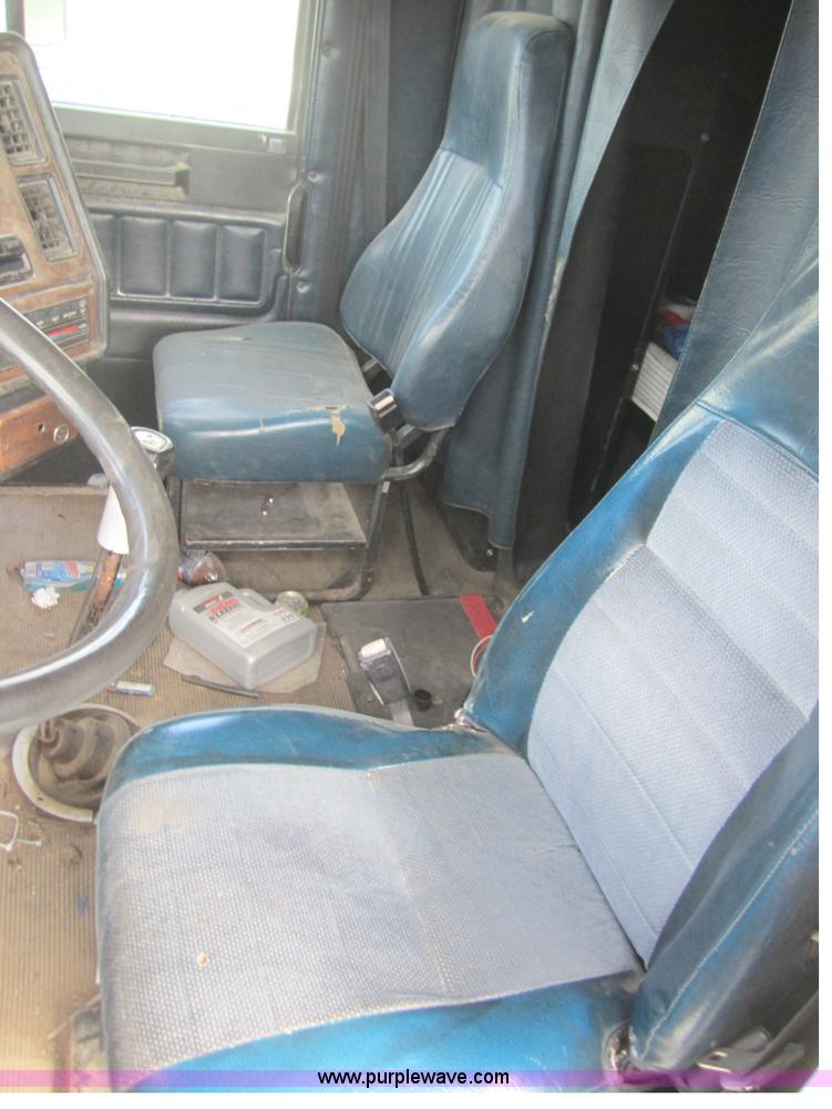 image for item C5085 1994 Freightliner FLD semi truck