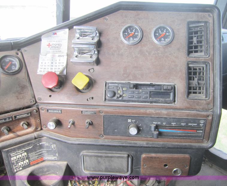 image for item C5085 1994 Freightliner FLD semi truck