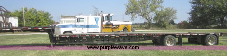 image for item C5086 1993 Trail King 53' step deck trailer