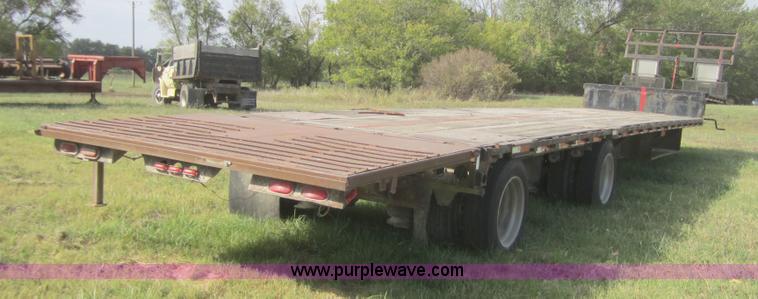 image for item C5086 1993 Trail King 53' step deck trailer