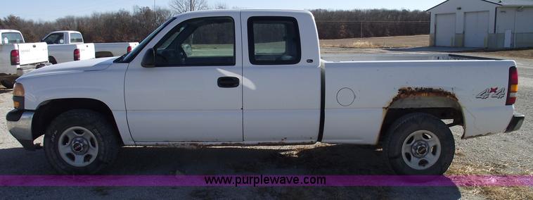 image for item C5884 2000 GMC Sierra 1500 SL extended cab pickup truck