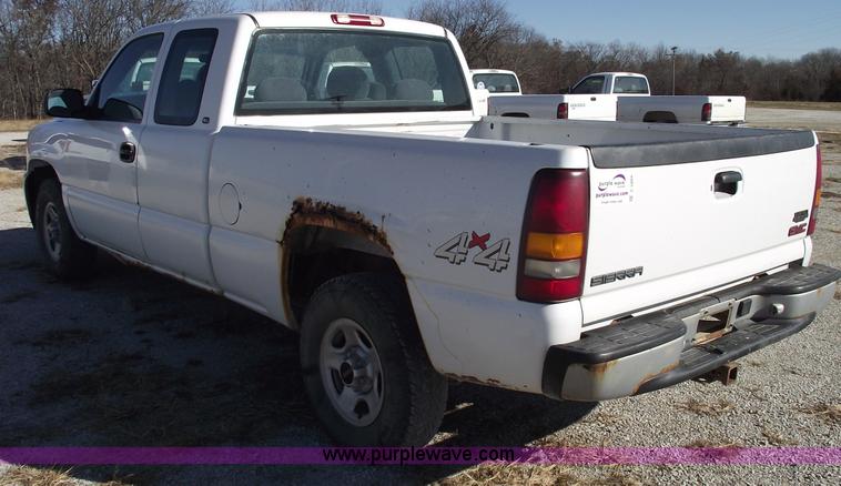 image for item C5884 2000 GMC Sierra 1500 SL extended cab pickup truck