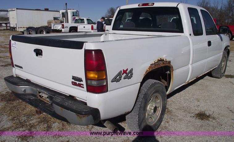 image for item C5884 2000 GMC Sierra 1500 SL extended cab pickup truck