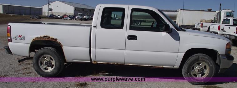 image for item C5884 2000 GMC Sierra 1500 SL extended cab pickup truck