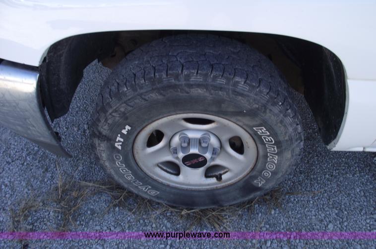 image for item C5884 2000 GMC Sierra 1500 SL extended cab pickup truck