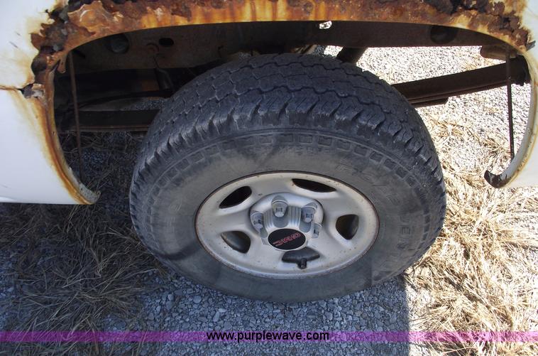 image for item C5884 2000 GMC Sierra 1500 SL extended cab pickup truck