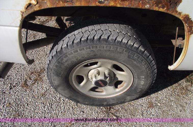 image for item C5884 2000 GMC Sierra 1500 SL extended cab pickup truck